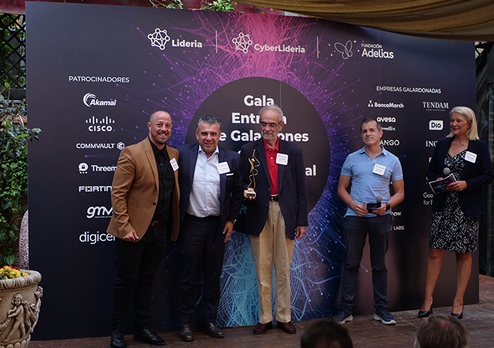 foto noticia Fundación SEUR galardonada en los I Premios Contra la Brecha Digital de Fundación Adelias.